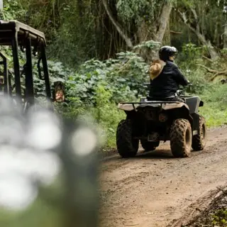 Excursion en quad sur un sentier