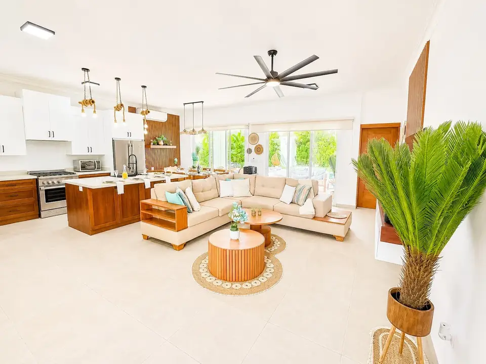 Le salon ouvert sur le jardin